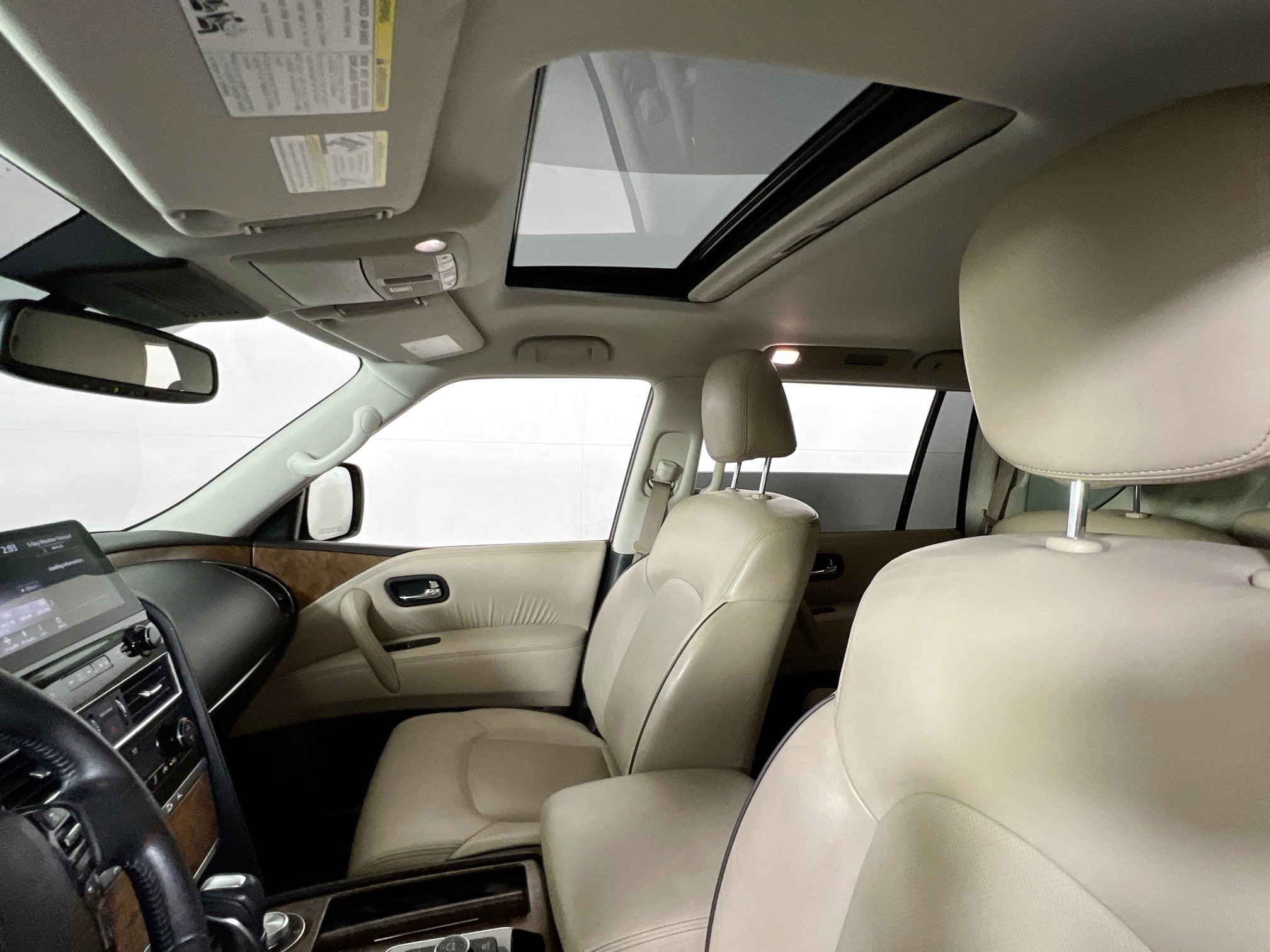 Used 2022 Nissan Armada SL w/ Captain's Chairs Package image 21