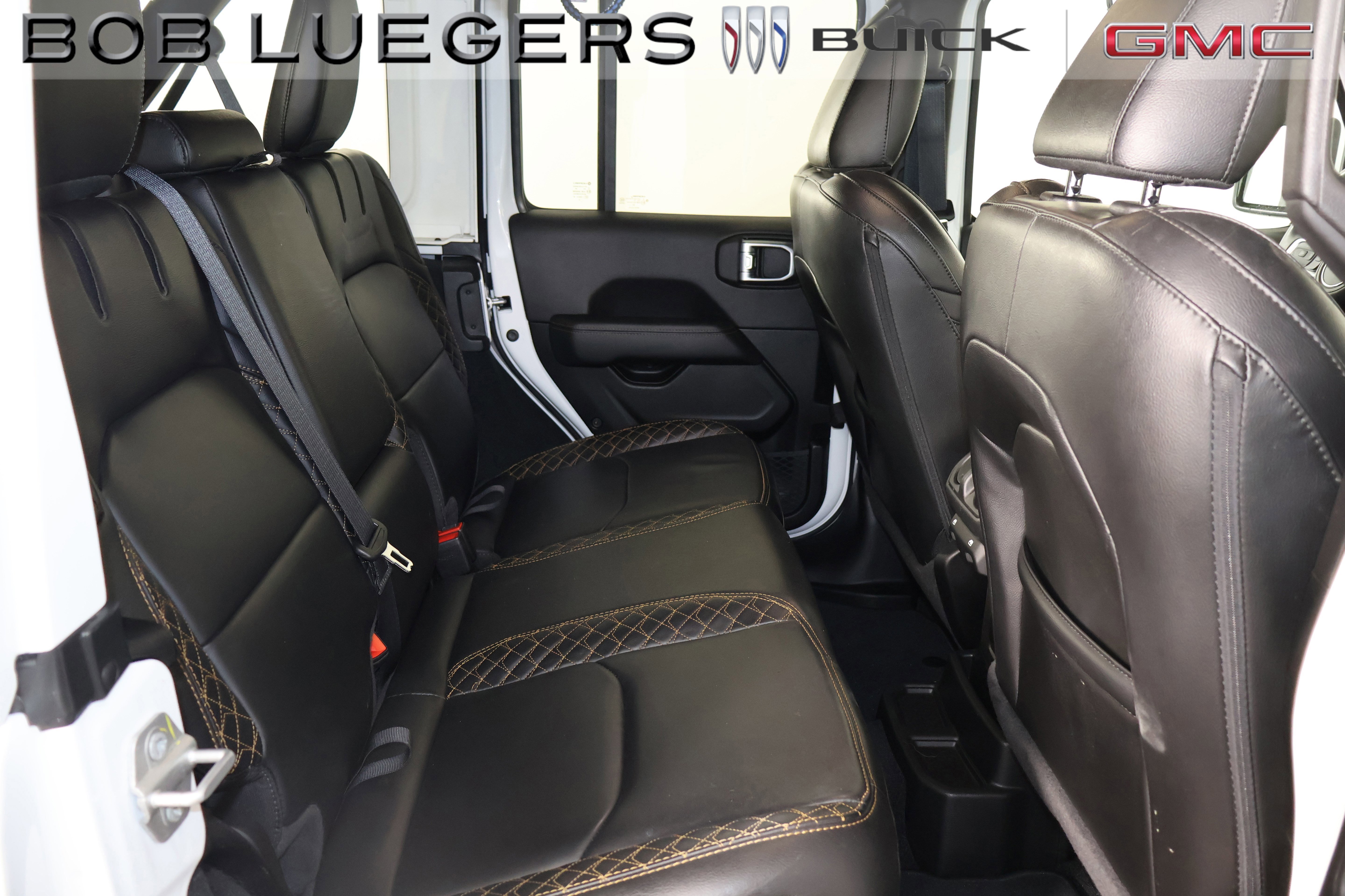 Used 2022 Jeep Wrangler Unlimited Sahara image 15