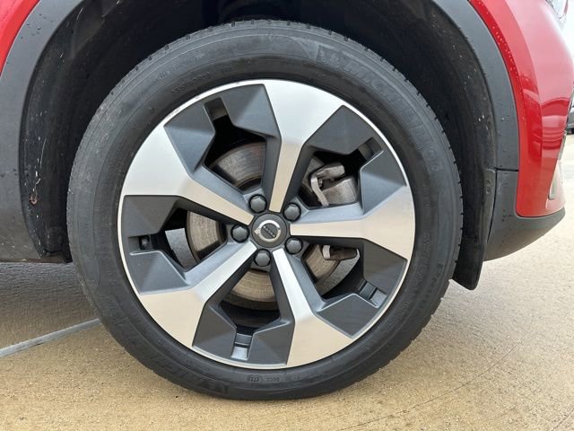 Certified 2023 Volvo XC40 B5 Plus w/ Climate Package image 11