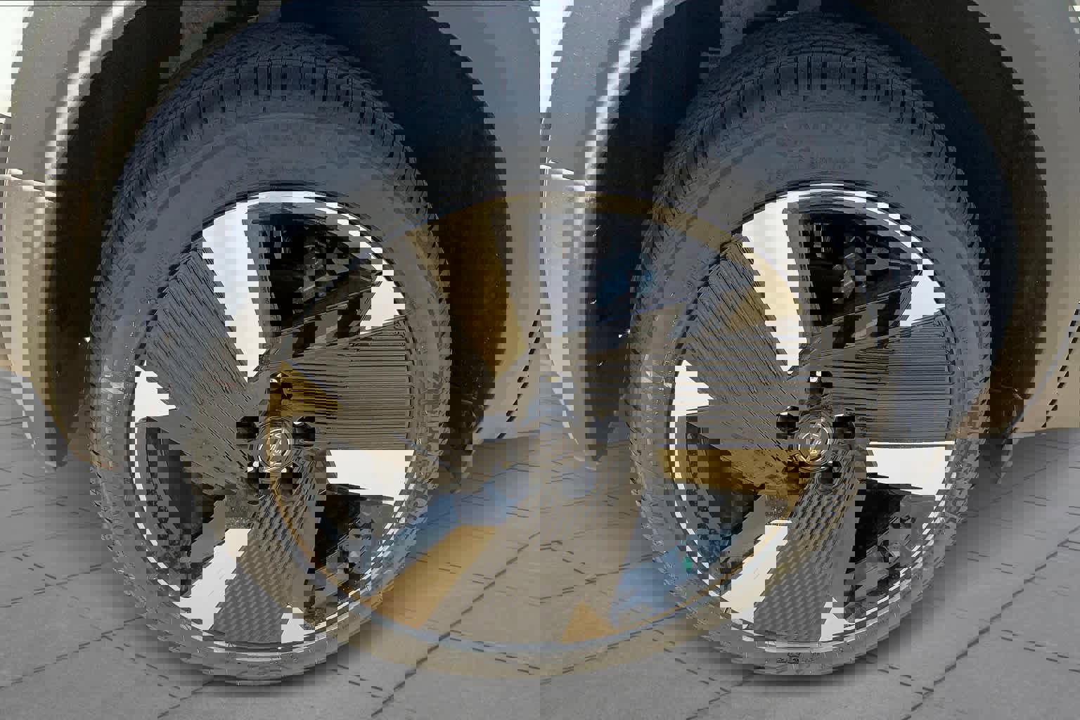 Certified 2025 Nissan Kicks SR image 12