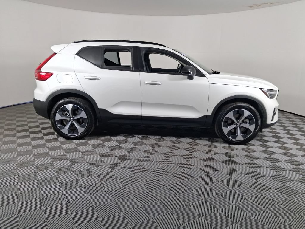 Certified 2026 Volvo XC40 B5 Plus AWD/4WD image 8