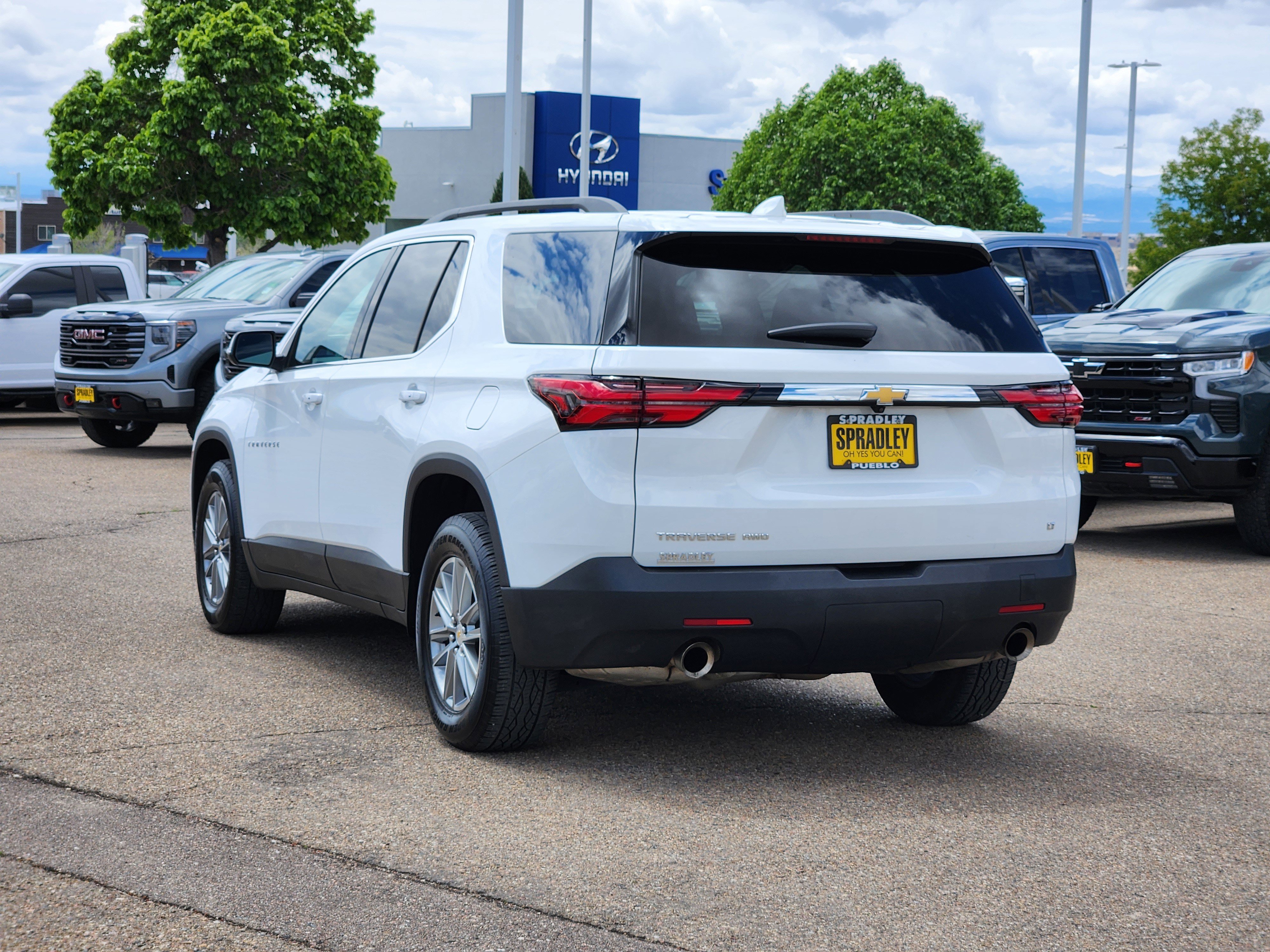 Used 2023 Chevrolet Traverse LT AWD/4WD image 3