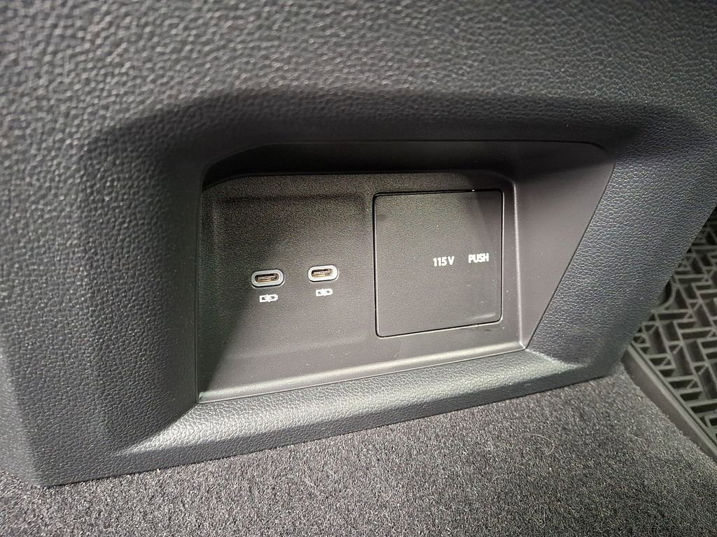 Used 2023 Volkswagen Atlas Cross Sport SEL image 11