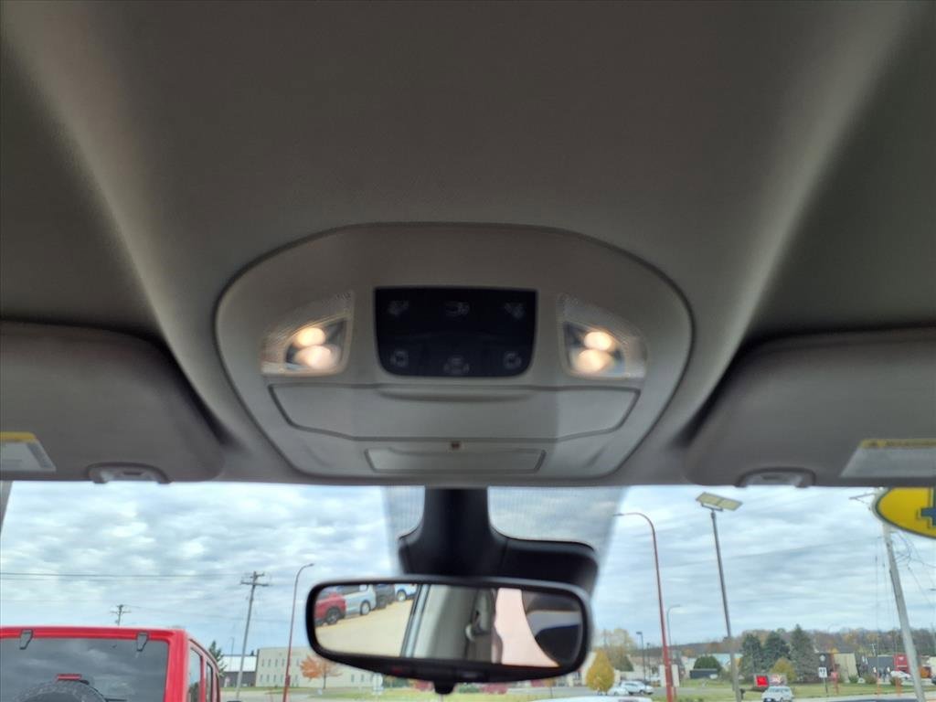 Used 2024 Chrysler Pacifica Select image 28