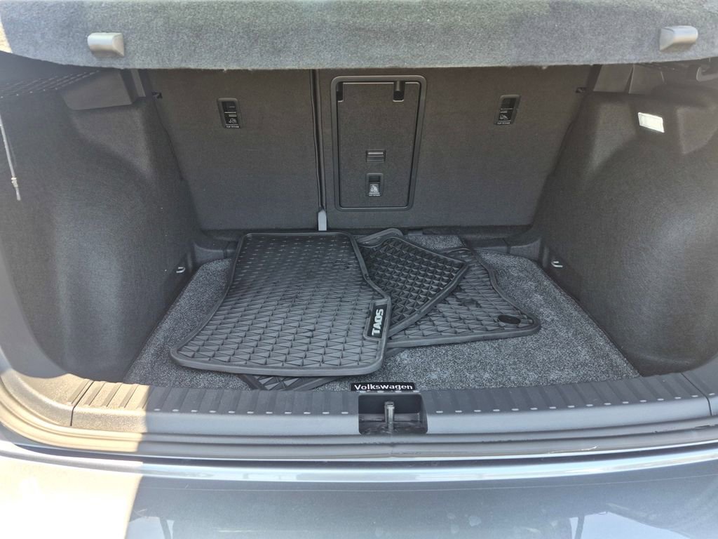 Certified 2024 Volkswagen Taos SE w/ Panoramic Sunroof Package FWD image 10