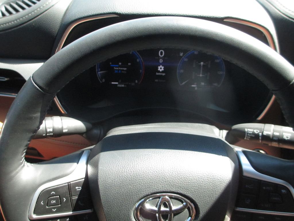 Used 2023 Toyota Highlander Platinum AWD/4WD image 31