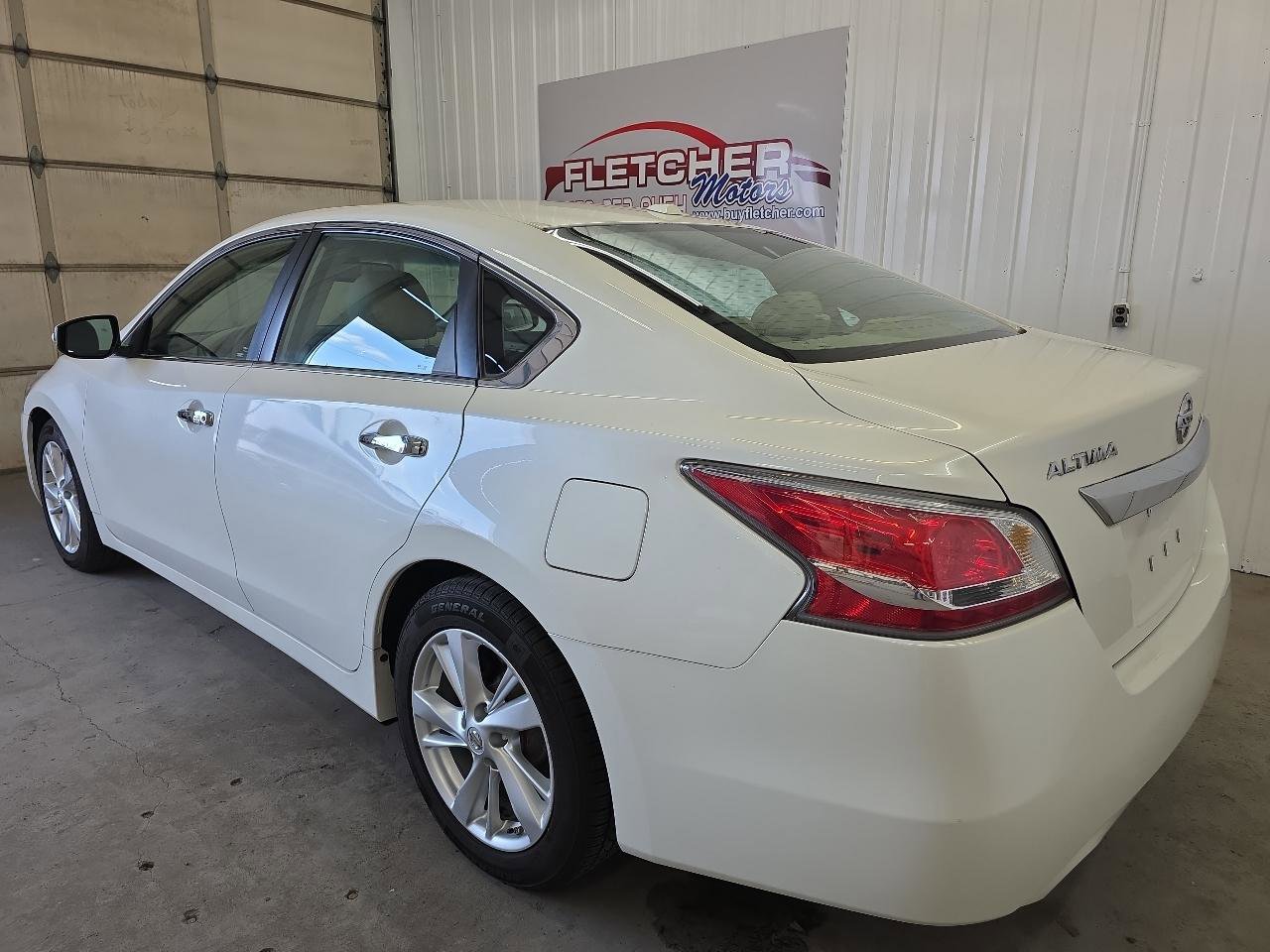 Used 2015 Nissan Altima 2.5 SL w/ Technology Package FWD image 10
