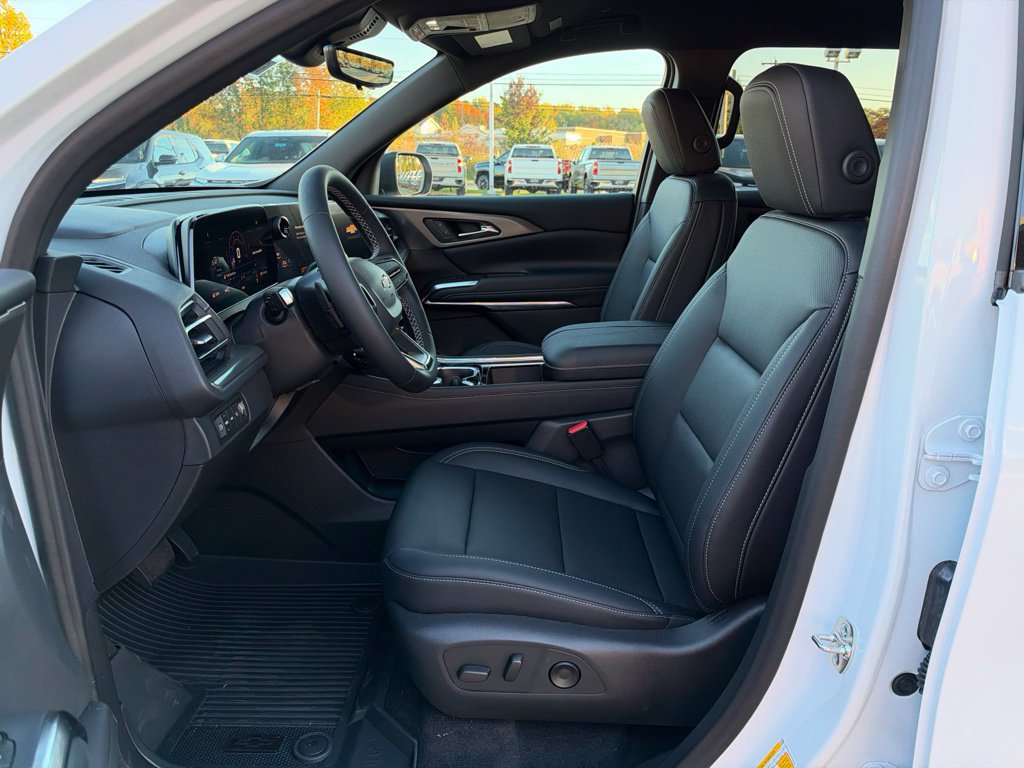 New 2027 Chevrolet Traverse LT w/ Driver Confidence Package AWD/4WD image 12