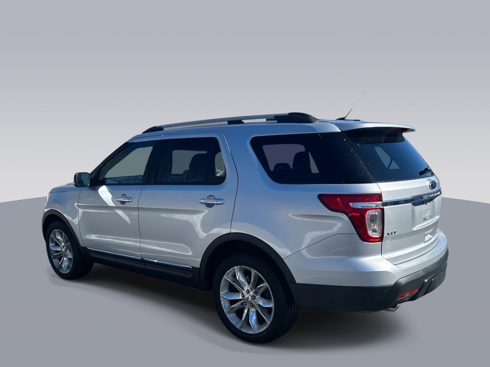 Used 2014 Ford Explorer XLT w/ Equipment Group 202A image 5