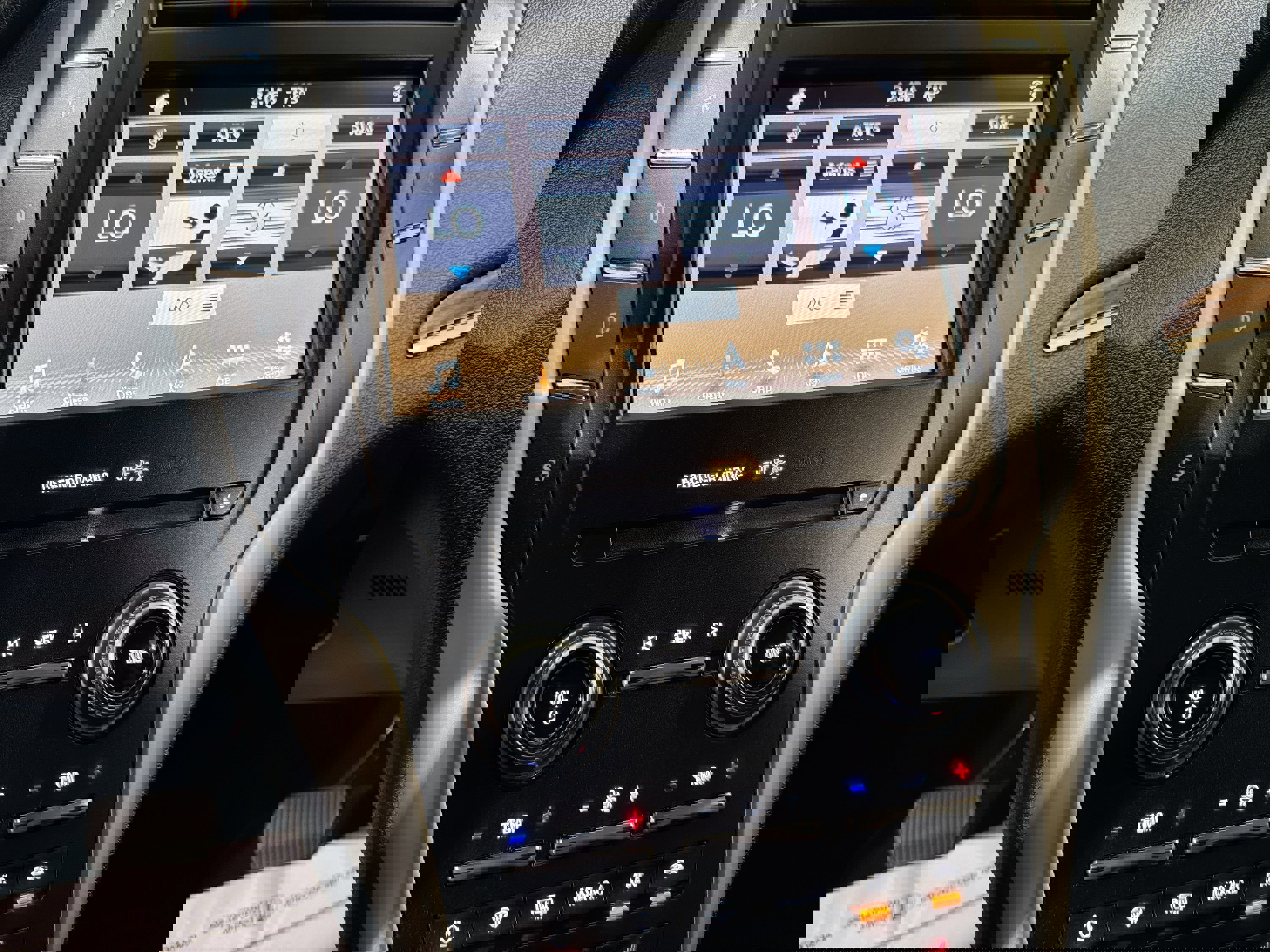 Used 2018 Lincoln MKC Select w/ Select Plus Package image 20