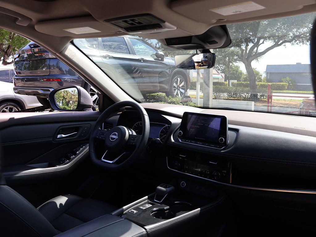 Used 2023 Nissan Rogue SL FWD image 29