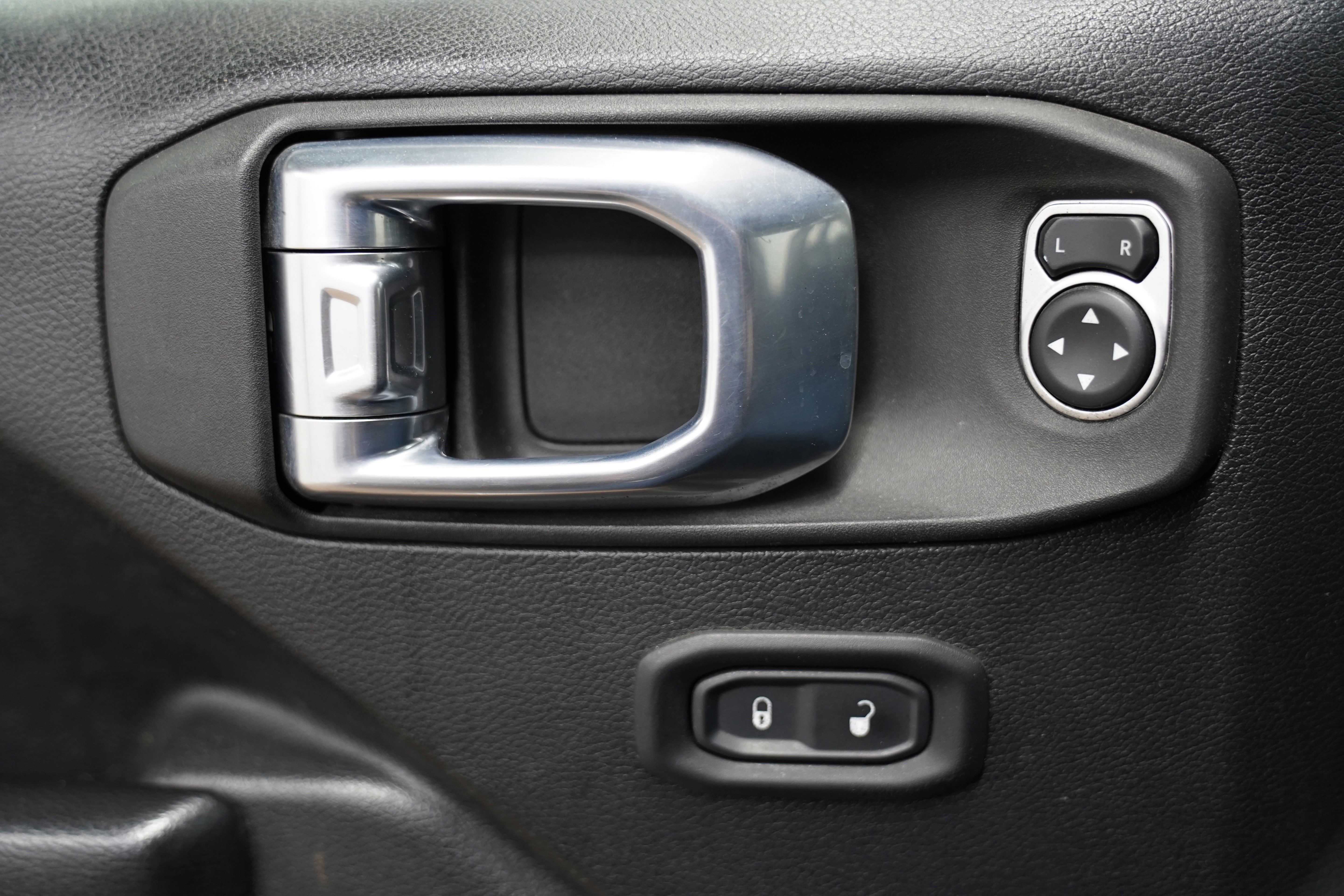 Used 2021 Jeep Wrangler Unlimited Sport AWD/4WD image 17