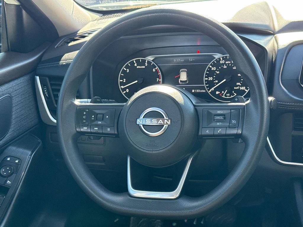 Used 2023 Nissan Rogue S image 11
