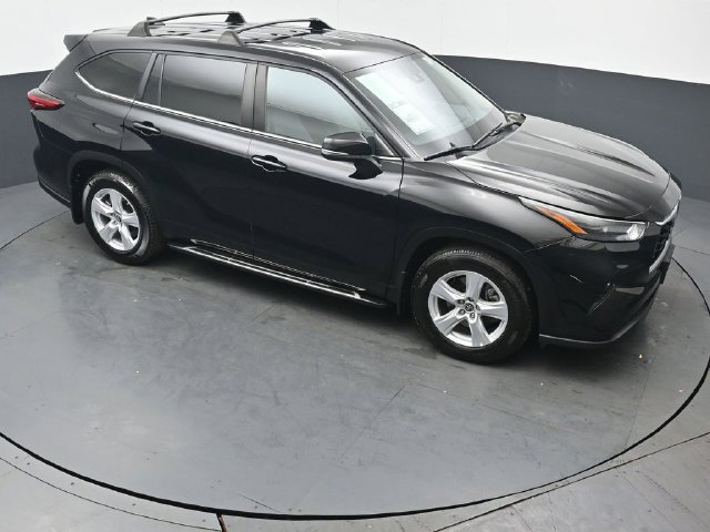 Used 2023 Toyota Highlander LE AWD/4WD image 43