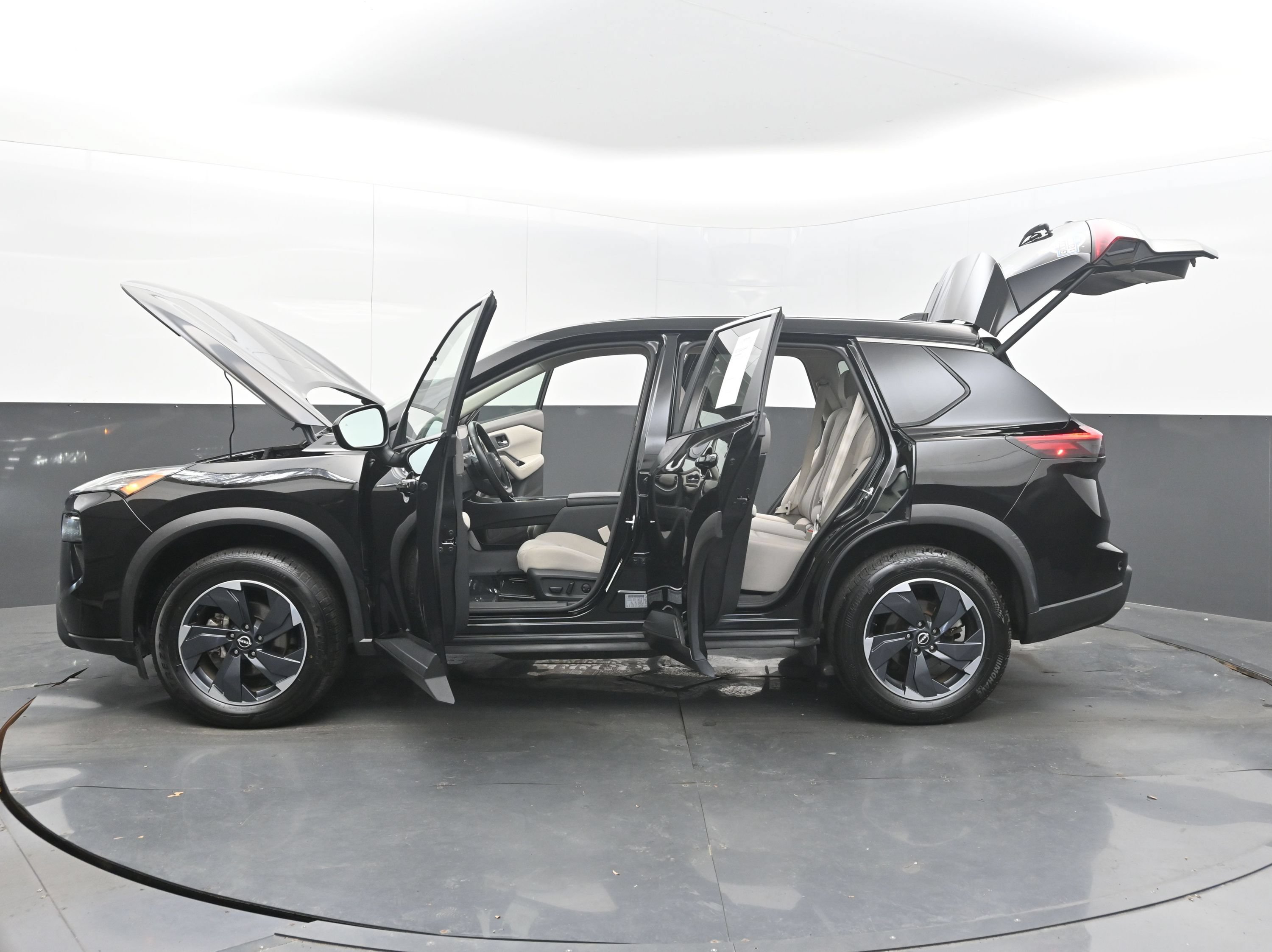 Used 2025 Nissan Rogue SV FWD image 46