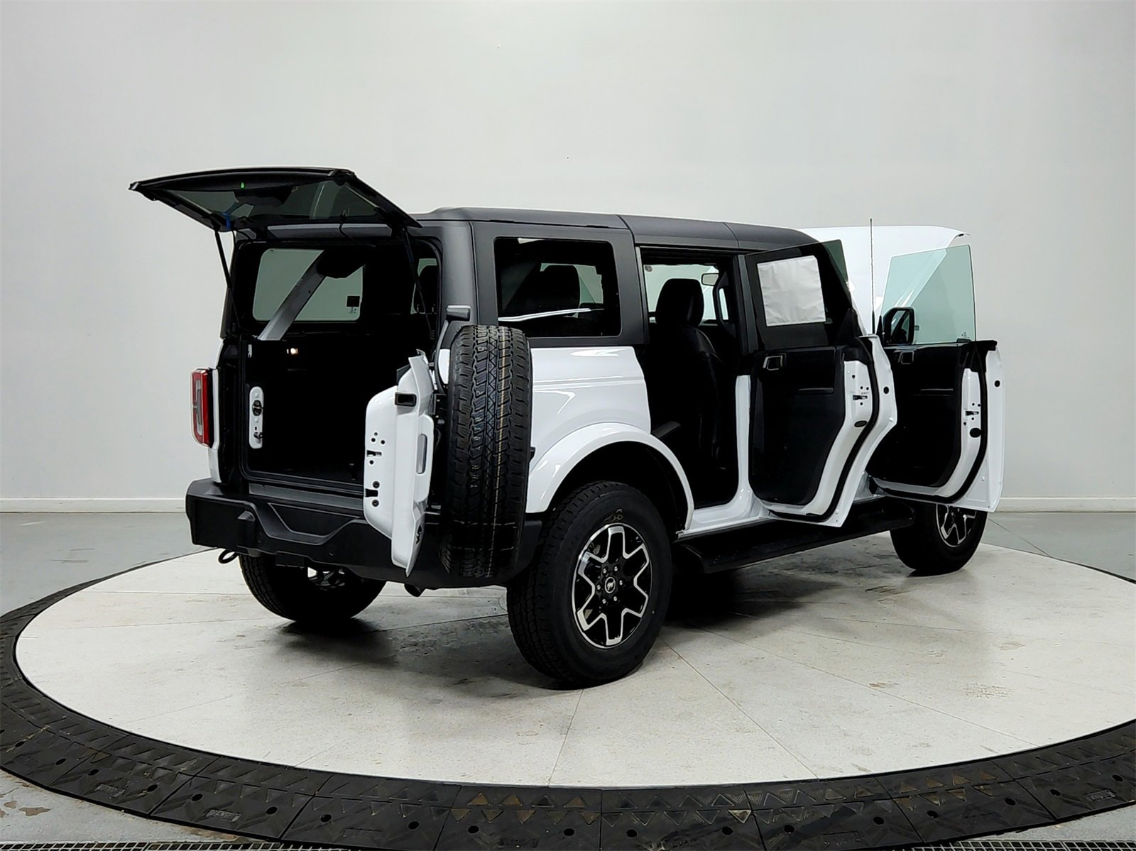 New 2025 Ford Bronco Outer Banks image 15