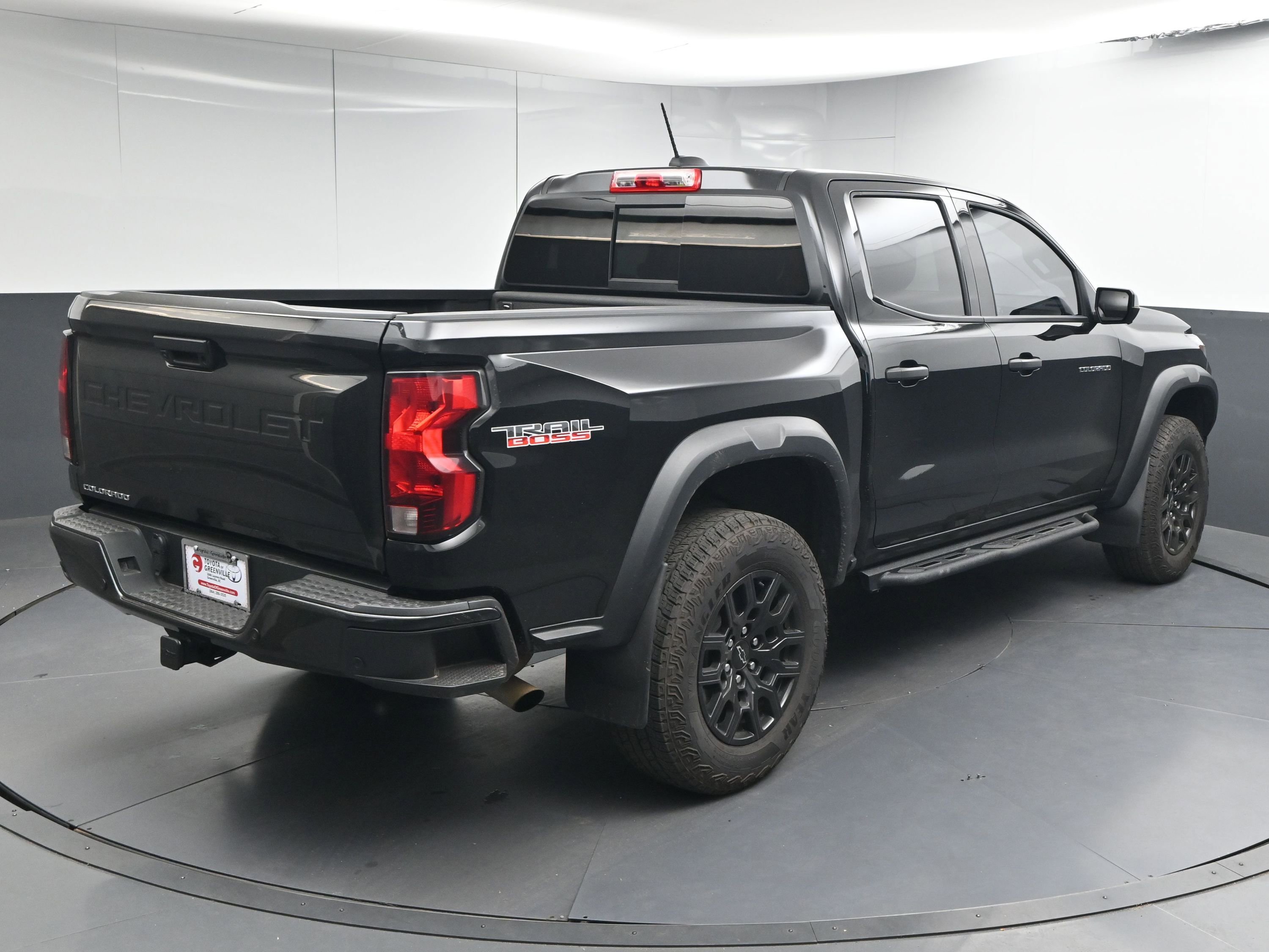 Used 2024 Chevrolet Colorado Trail Boss w/ Technology Package image 8