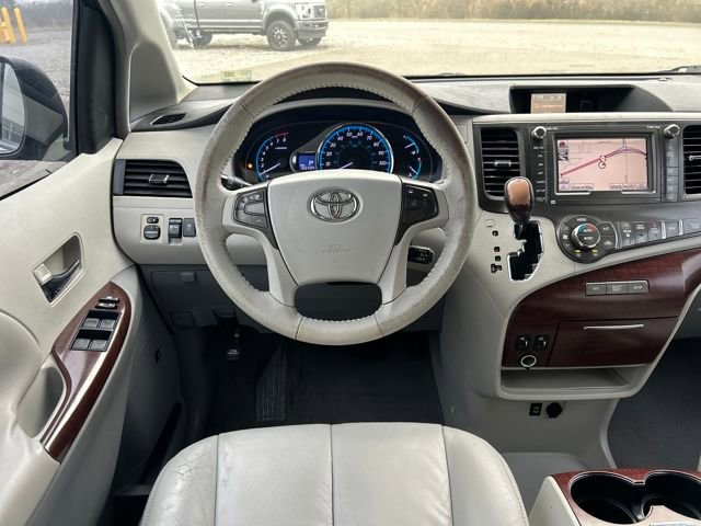 Used 2011 Toyota Sienna XLE image 19