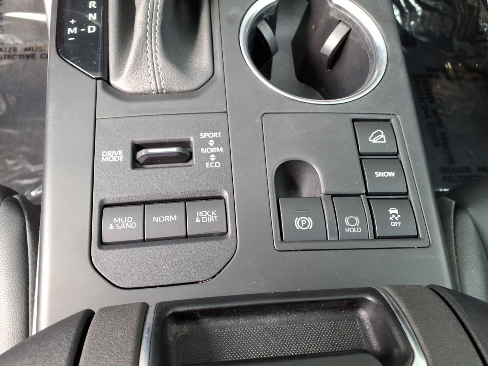 Used 2023 Toyota Highlander XLE AWD/4WD image 5