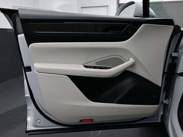 New 2025 Porsche Macan Turbo Electric image 7
