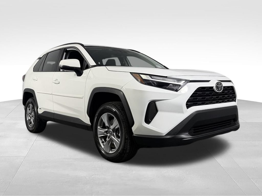 Used 2025 Toyota RAV4 XLE AWD/4WD image 3