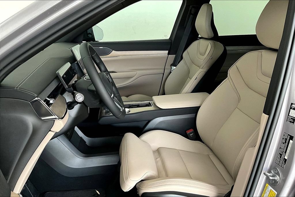 New 2026 Volvo EX90 Plus RWD image 30