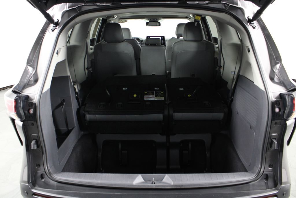 Used 2024 Toyota Sienna XLE image 18