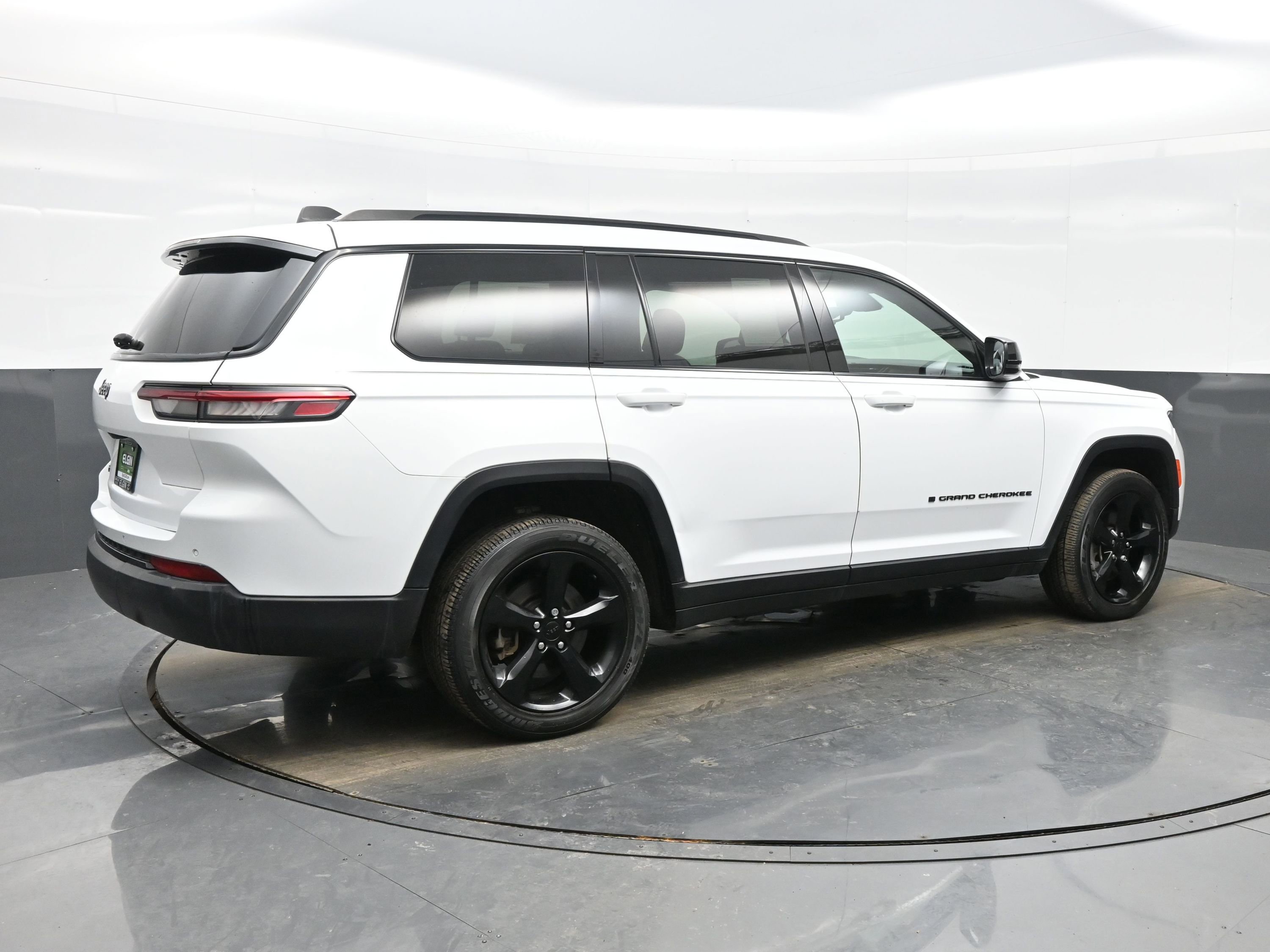 Used 2023 Jeep Grand Cherokee L Laredo image 6