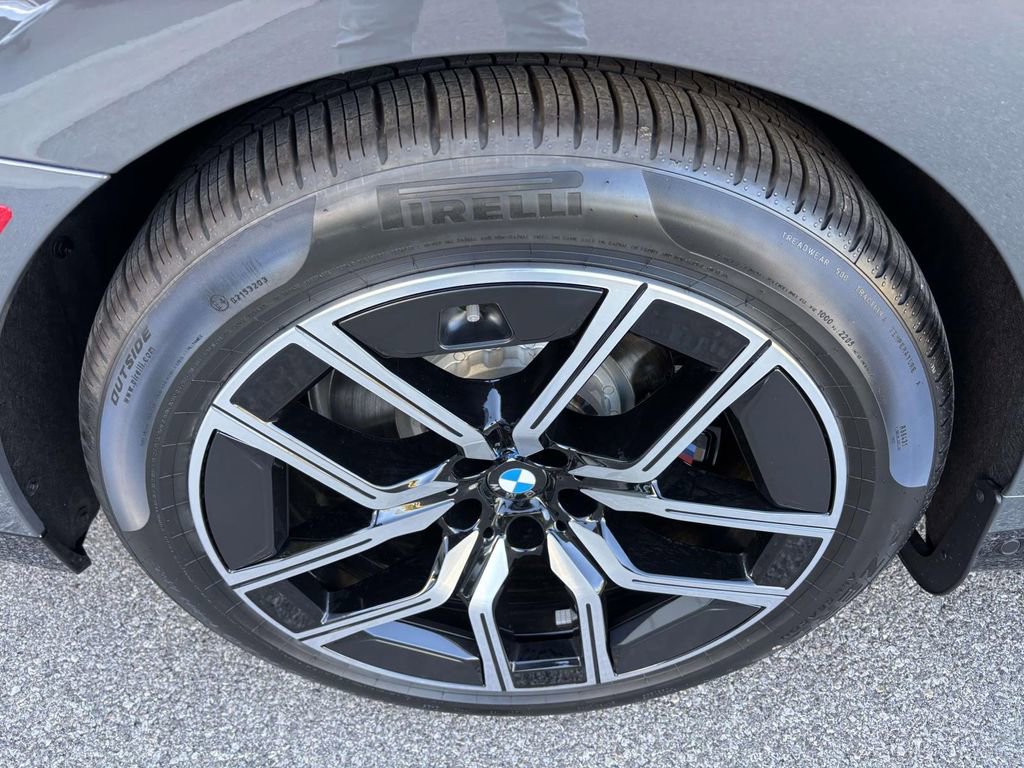 New 2026 BMW 750e xDrive w/ Executive Package image 10