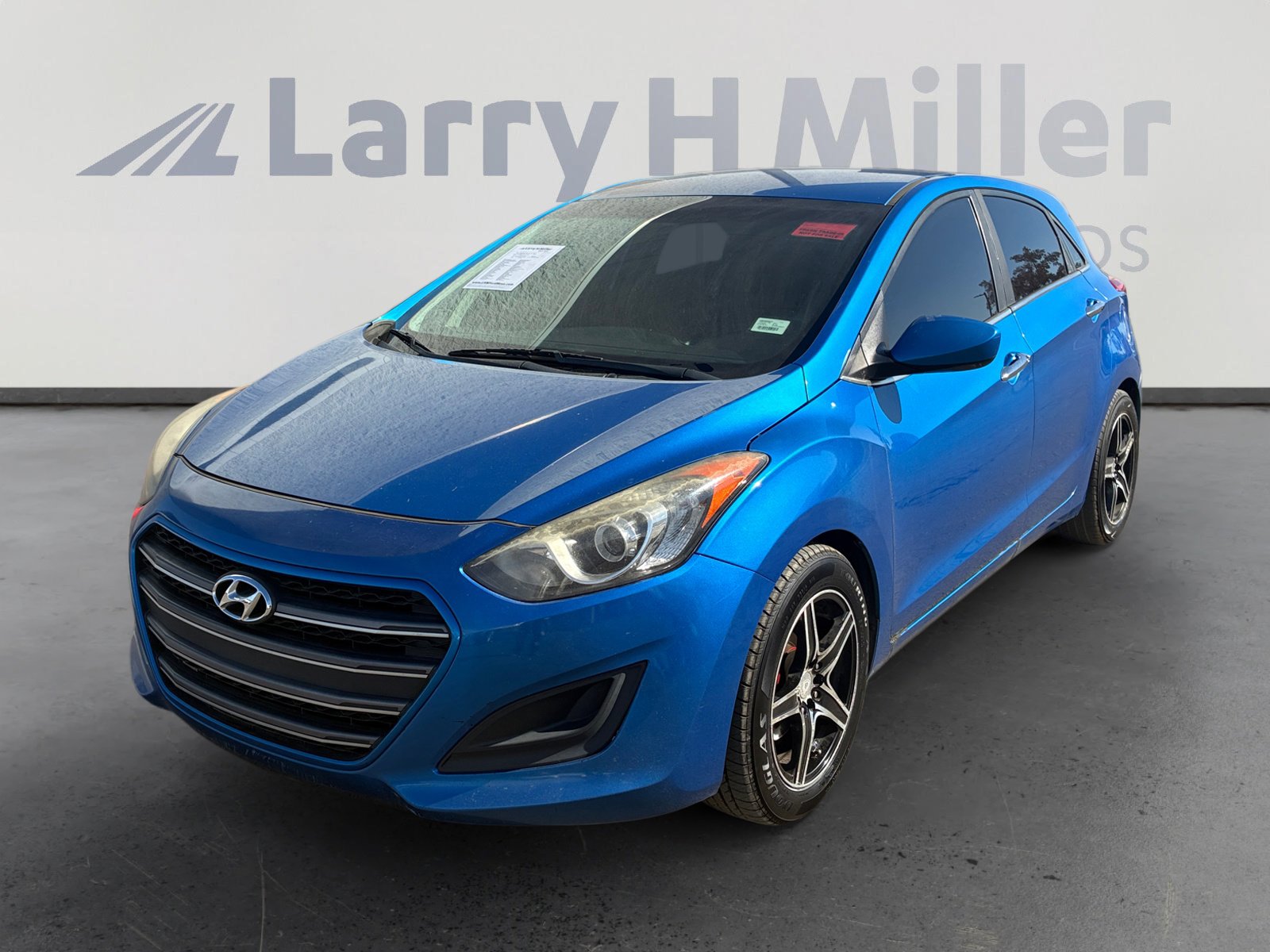 Used 2017 Hyundai Elantra GT image 1