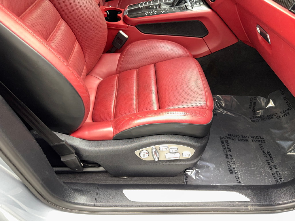 Used 2021 Porsche Macan Turbo AWD/4WD image 45