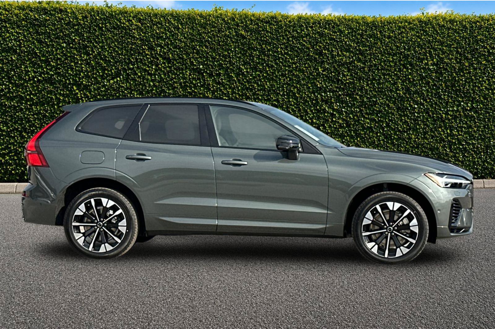 New 2026 Volvo XC60 T8 Plus w/ Climate Package PRO AWD/4WD image 7