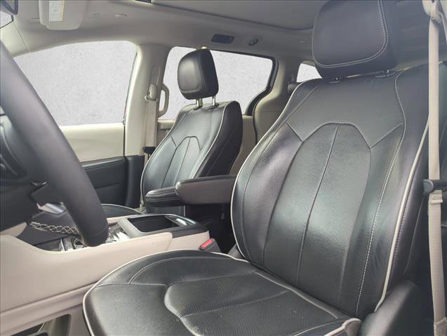 Used 2023 Chrysler Pacifica Limited image 19