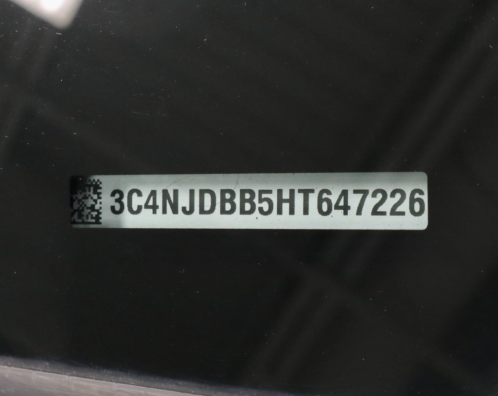 Used 2017 Jeep Compass Latitude w/ Cold Weather Group image 32