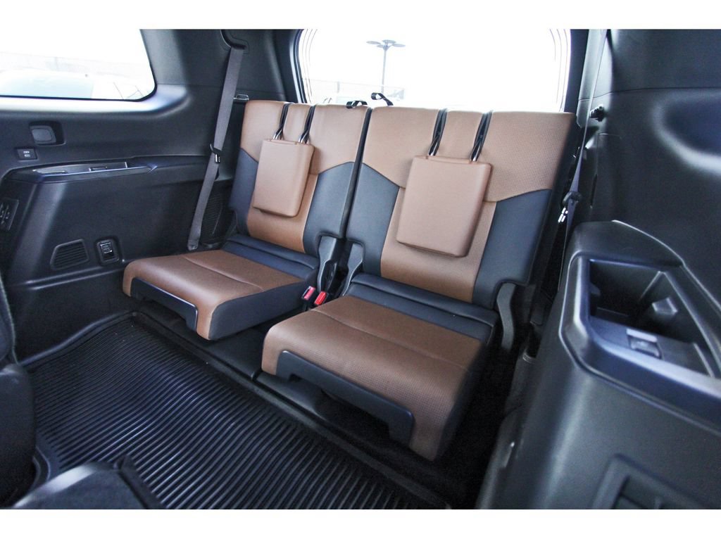 Used 2025 Lexus GX 550 w/ Accessory Package (2T) AWD/4WD image 13