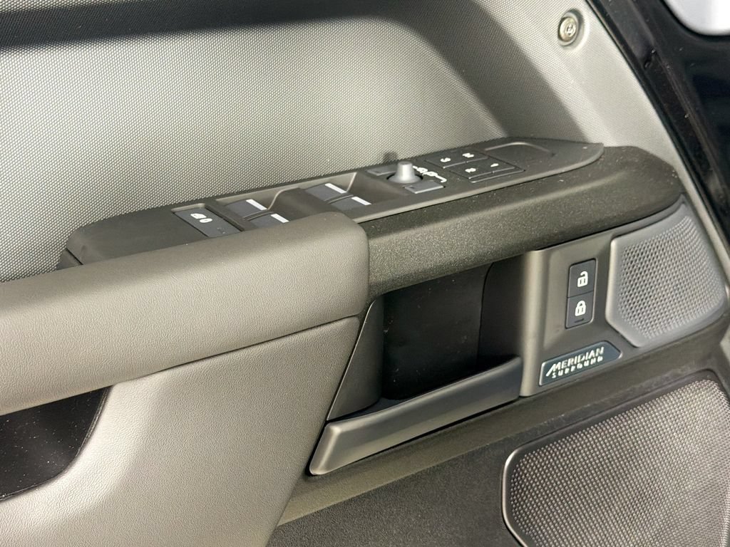 New 2026 Land Rover Defender 110 OCTA AWD/4WD image 18