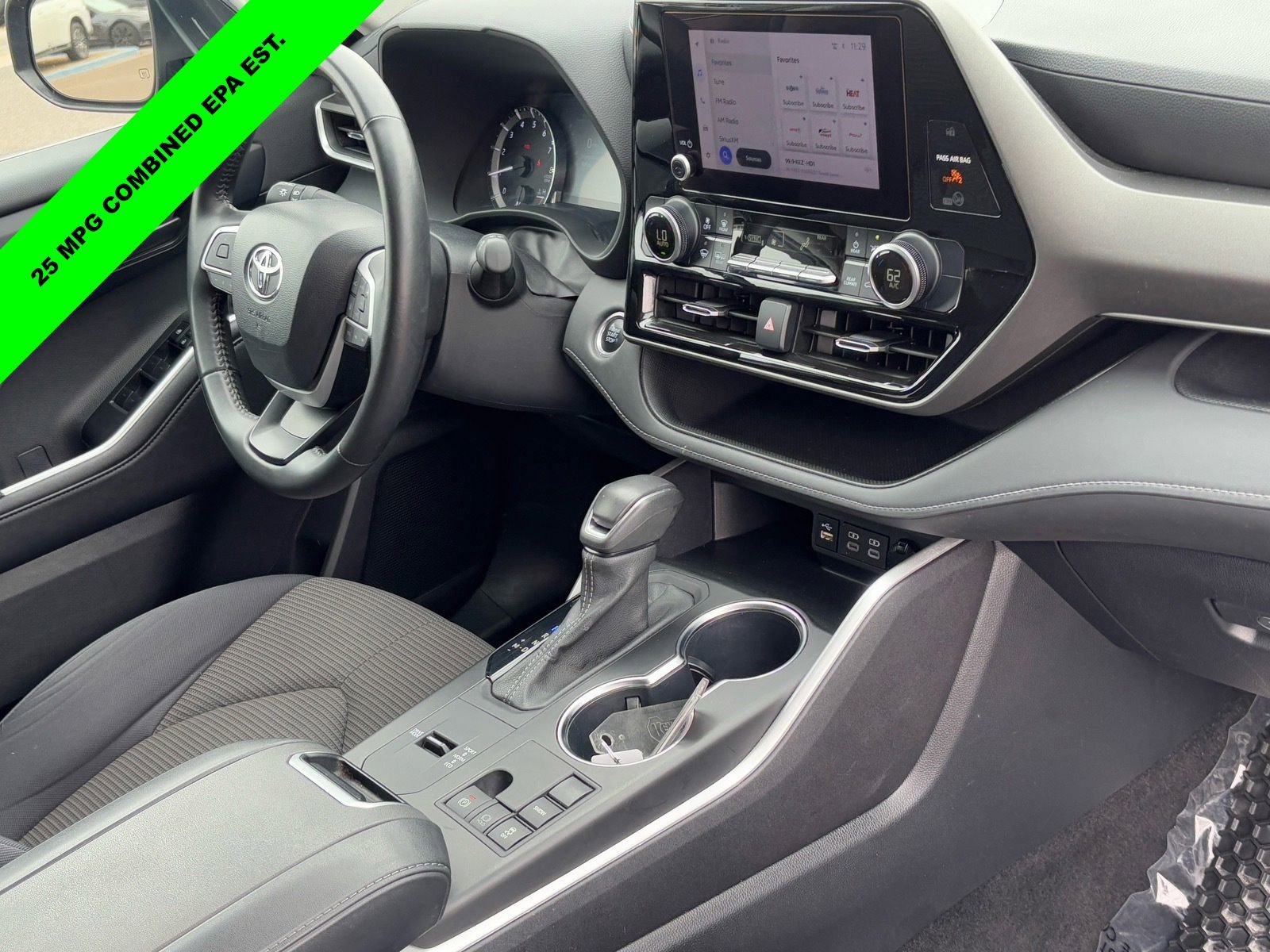 Used 2024 Toyota Highlander LE image 9