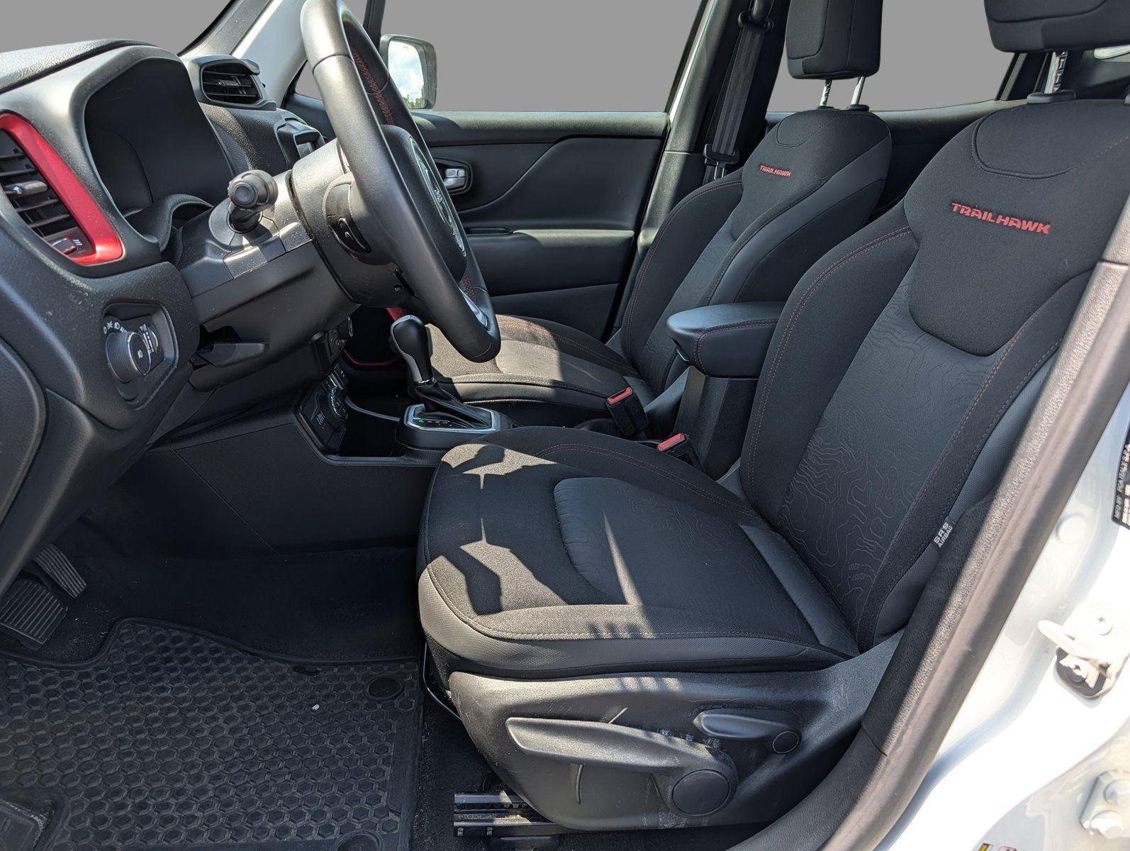 Used 2023 Jeep Renegade Trailhawk AWD/4WD image 10
