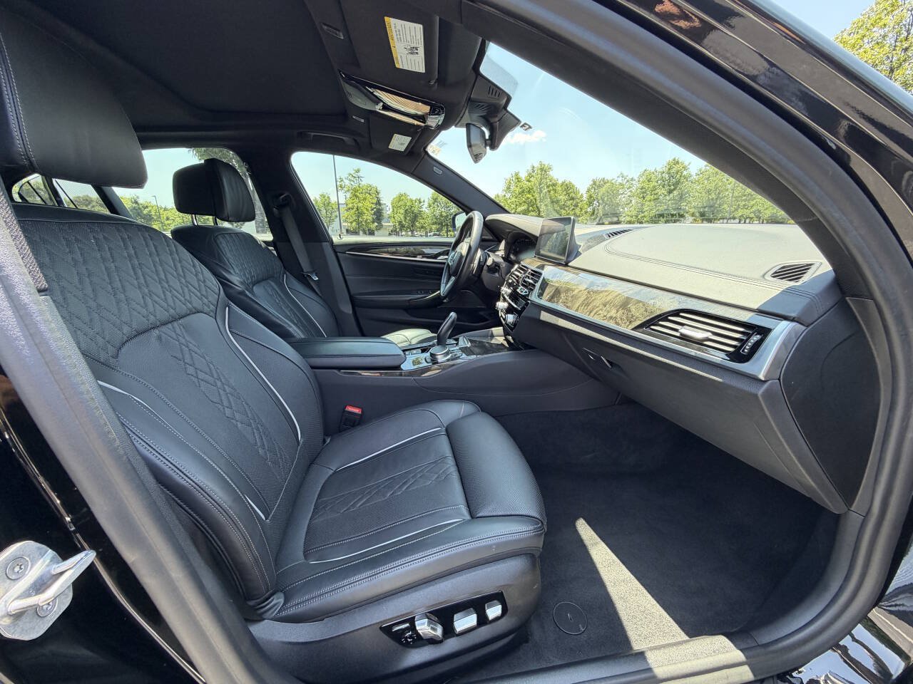 Used 2020 BMW M550i xDrive w/ Executive Package AWD/4WD image 19