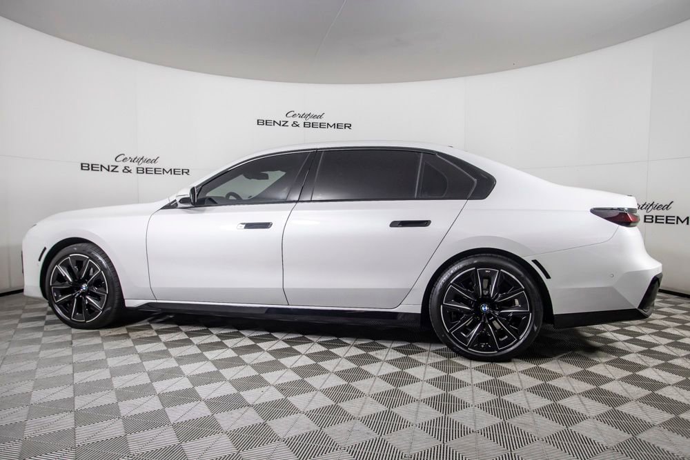 Used 2025 BMW 740i w/ Premium Package RWD image 10