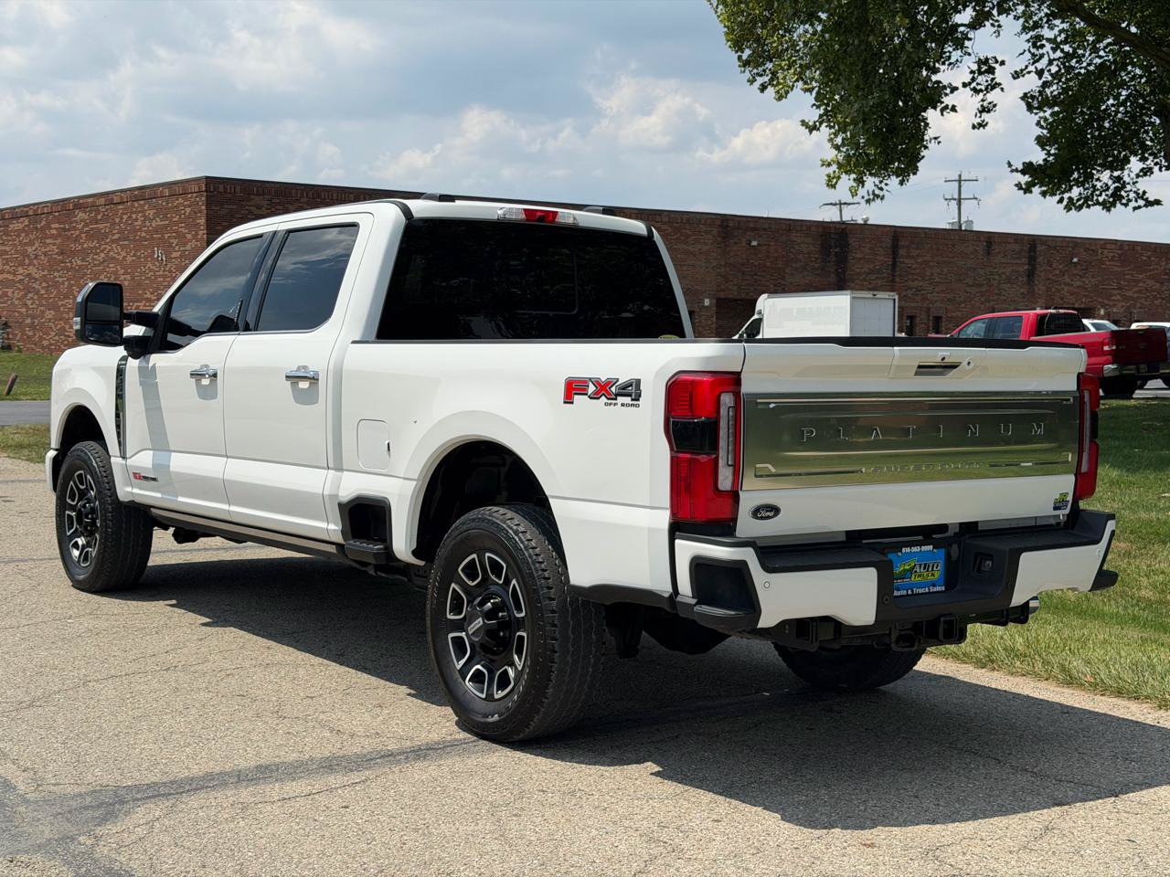 Used 2023 Ford F350 Platinum w/ FX4 Off-Road Package AWD/4WD image 4