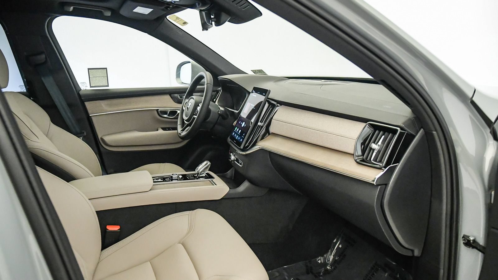 Certified 2026 Volvo XC90 B6 Plus AWD/4WD image 17
