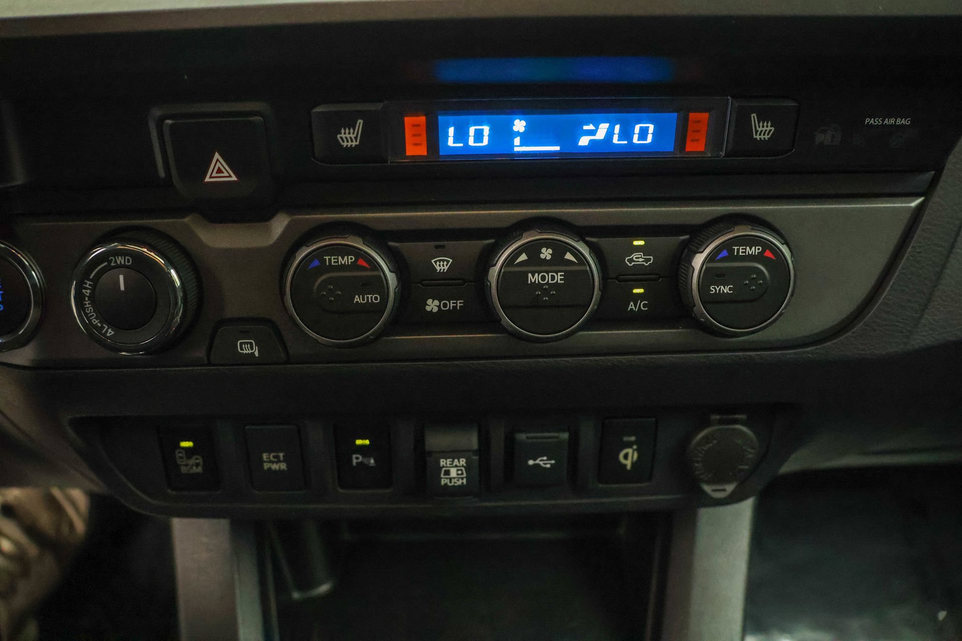 Used 2021 Toyota Tacoma TRD Sport w/ TRD Premium Sport Package AWD/4WD image 13