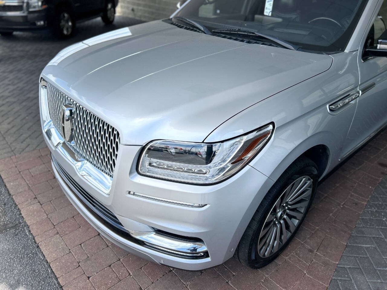 Used 2018 Lincoln Navigator L Reserve w/ Technology Package AWD/4WD image 30