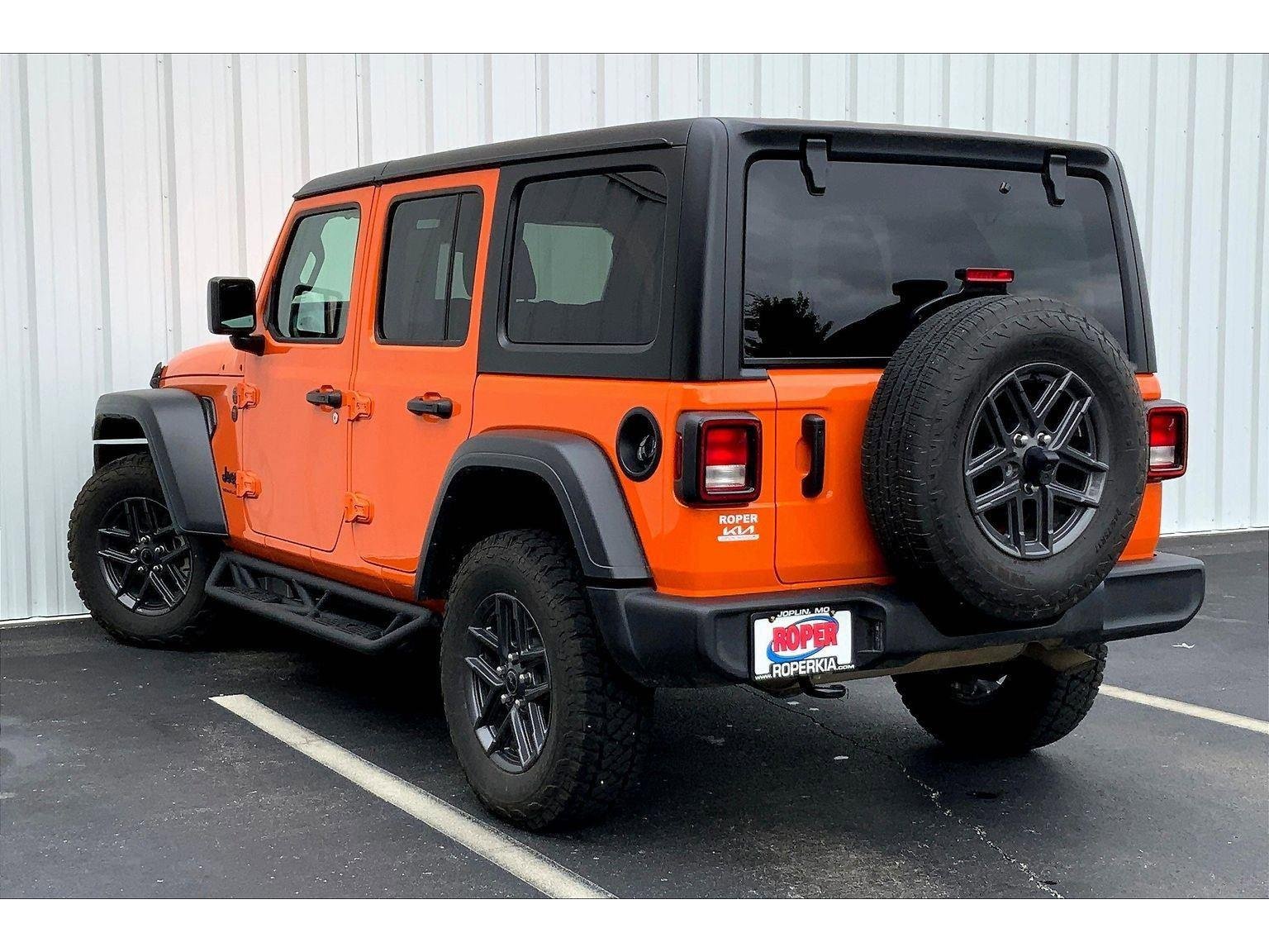 Used 2025 Jeep Wrangler Sport S image 9