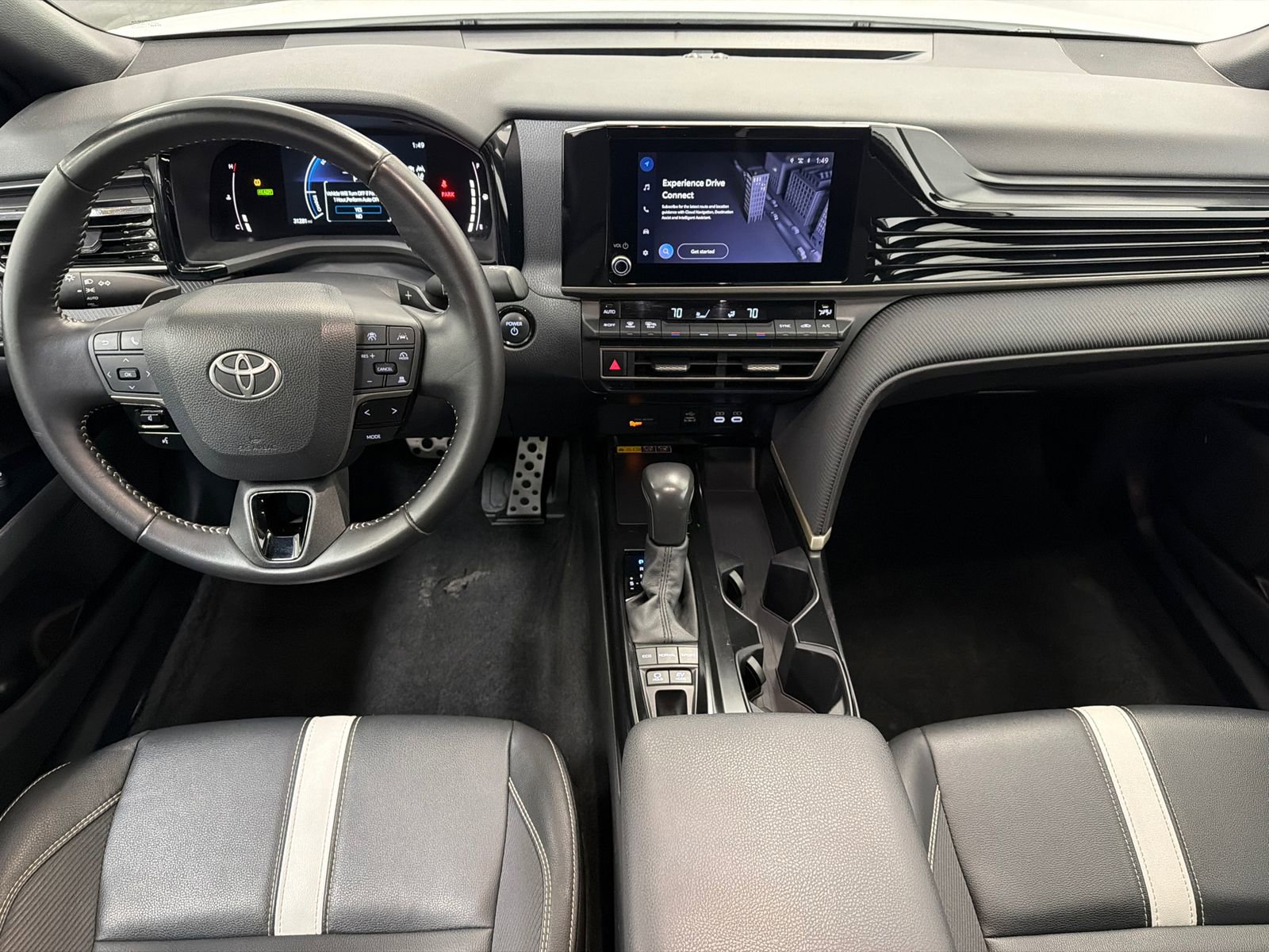 Used 2025 Toyota Camry SE image 16