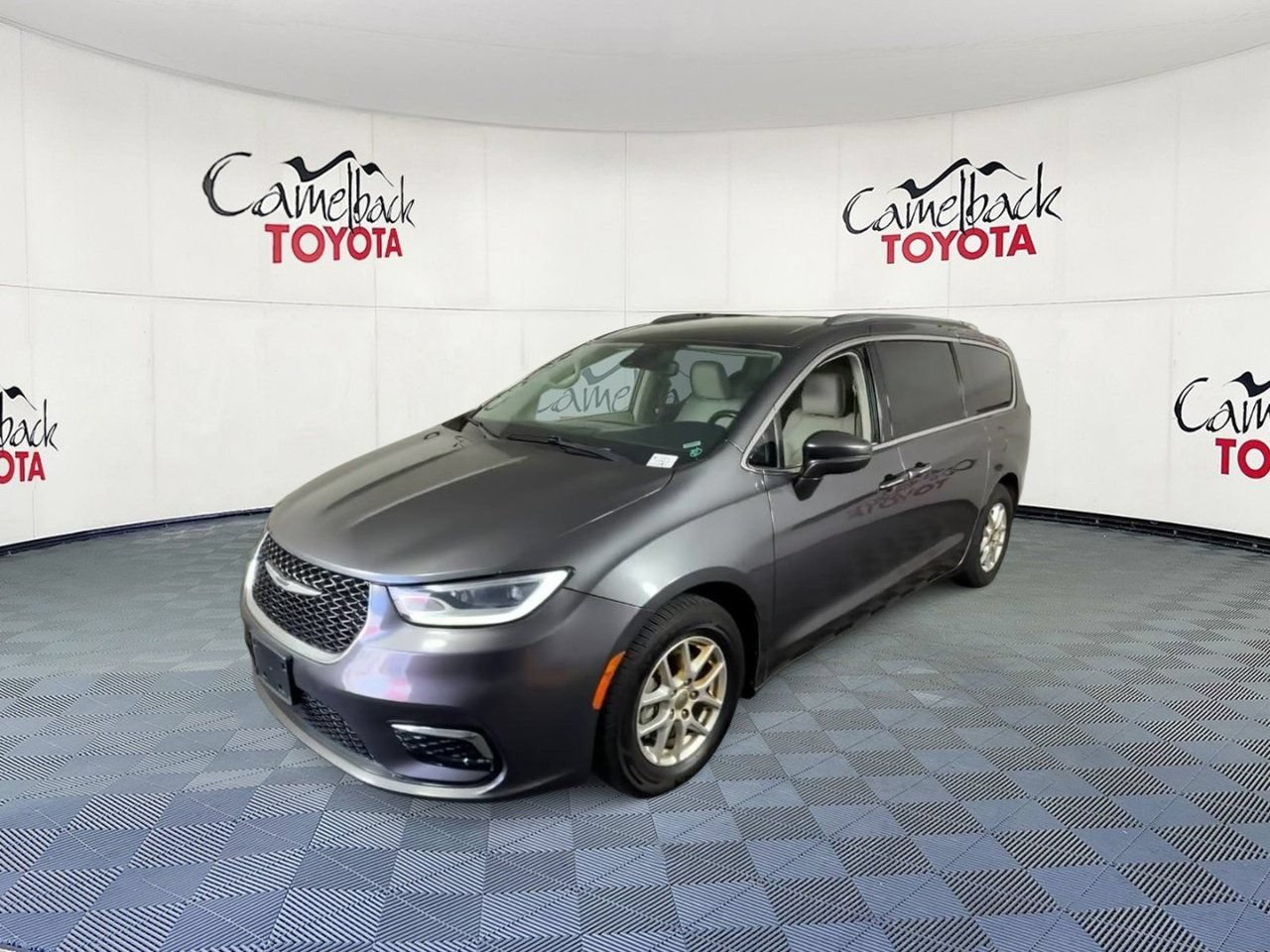 Used 2021 Chrysler Pacifica Touring-L FWD image 7