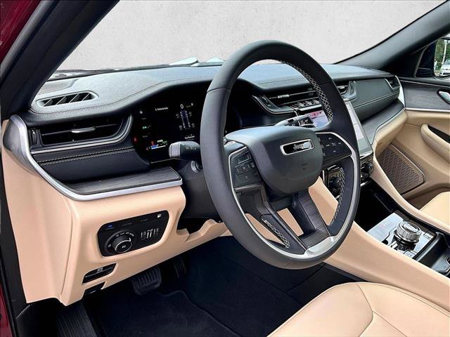 Used 2025 Jeep Grand Cherokee Limited 4xe AWD/4WD image 14