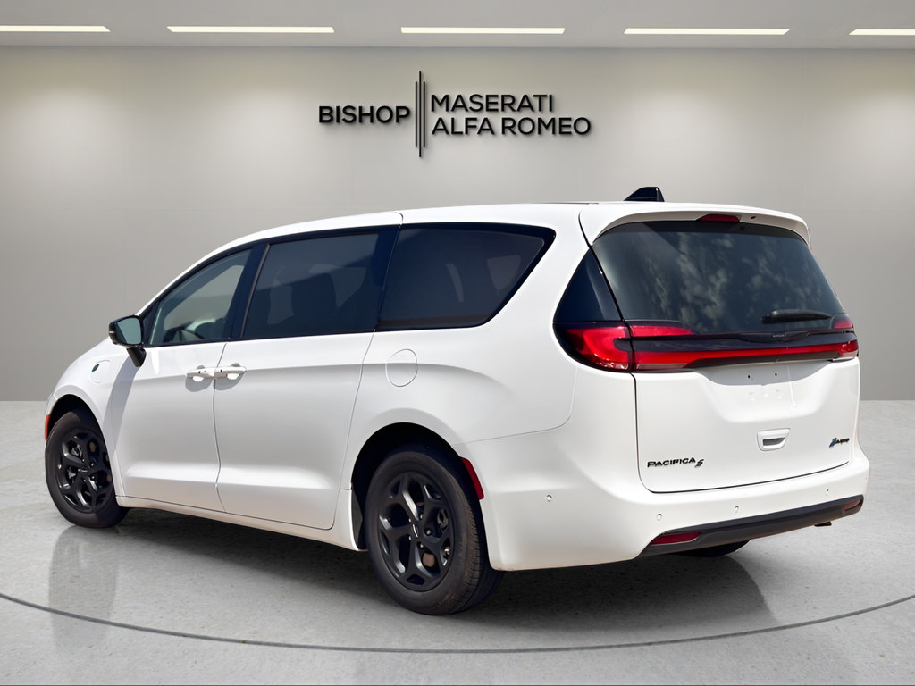 Used 2024 Chrysler Pacifica Limited FWD image 3