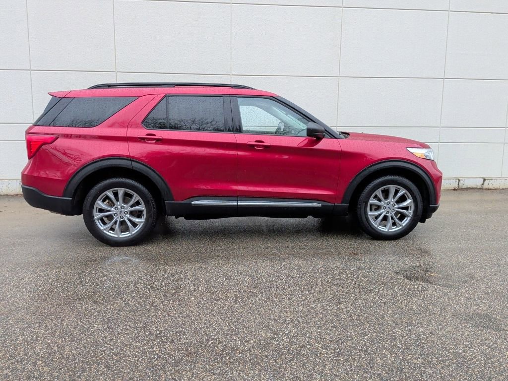 Certified 2024 Ford Explorer XLT w/ Equipment Group 202A image 5